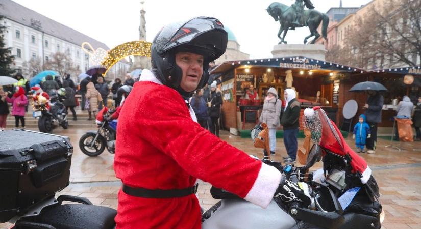 Idén is beveszik Pécset a motoros Mikulások
