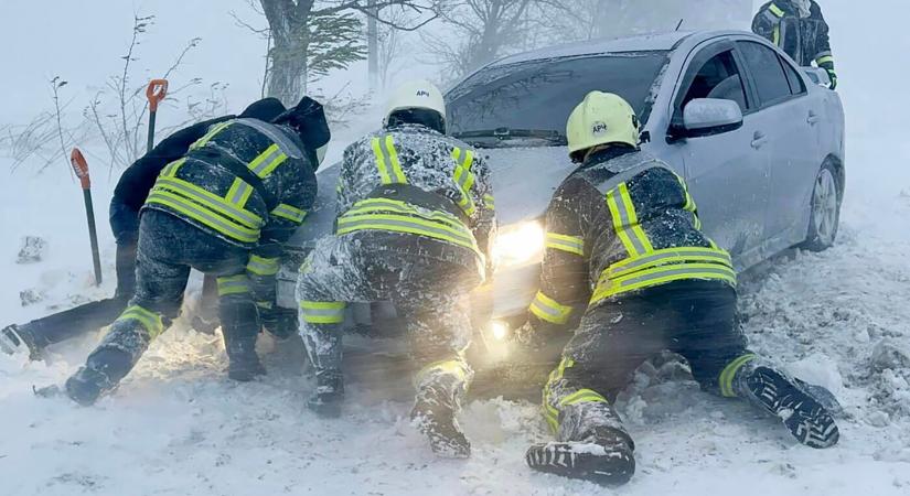 Többen meghaltak hóviharokban Ukrajnában