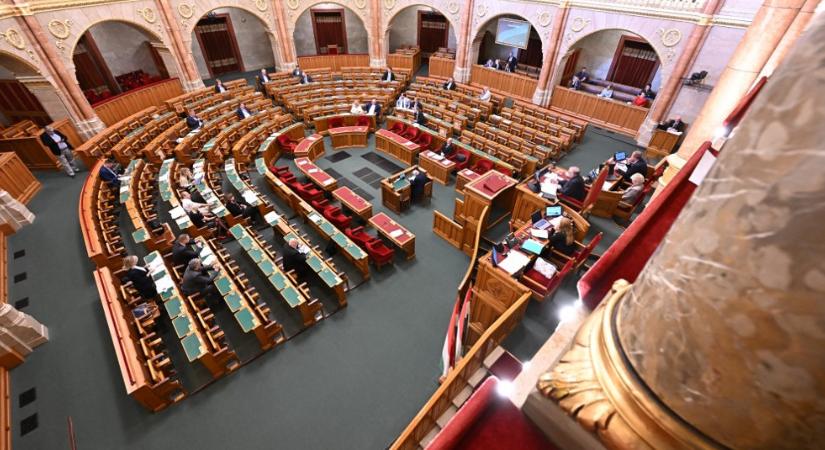 Elkezdődött a szuveneritási törvény vitája: soros, dollár baloldal, Brüsszel, Orwell Viktor és a harminc ezüstpénz
