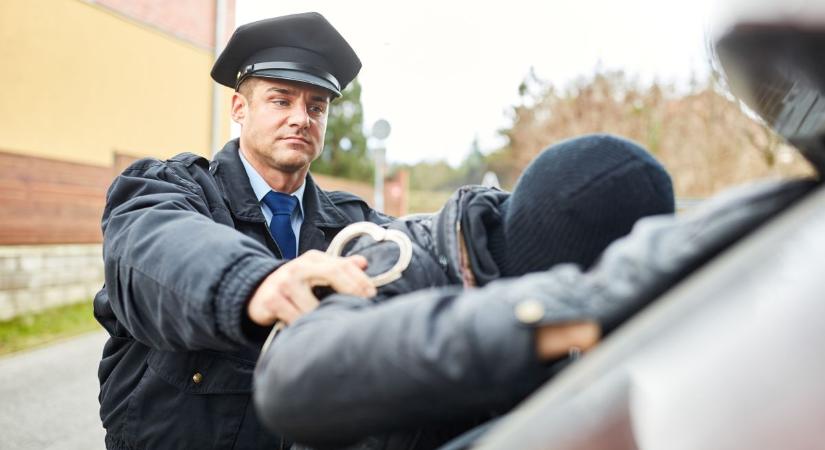 Két körözött személyt fogtak el a jászkunsági rendőrök
