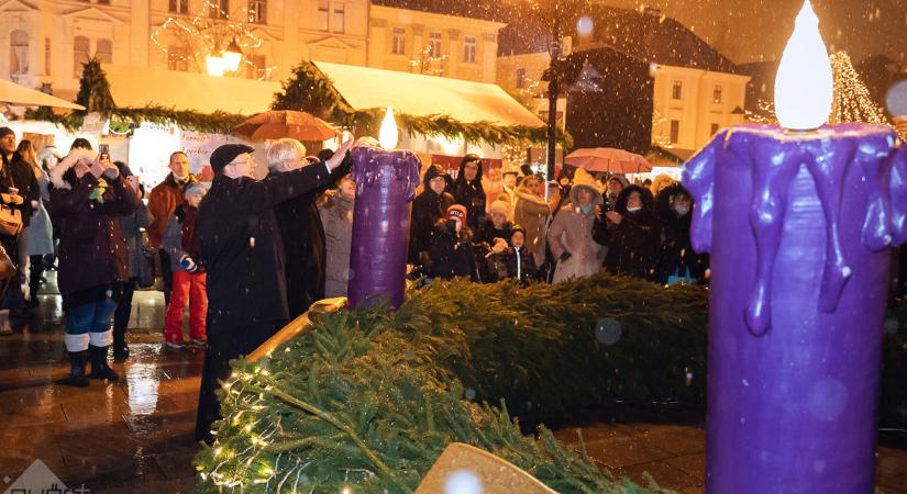 Adventi gyertyagyújtás a Széchenyi téren – mutatjuk az időpontokat!