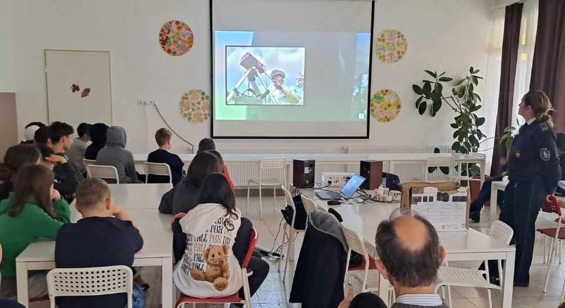 Közlekedésbiztonsági előadást tartottak a gyarmati diákoknak