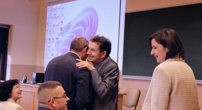 Nyolcvanadik születésnapja alkalmából köszöntötték a Debreceni Egyetem professzorát