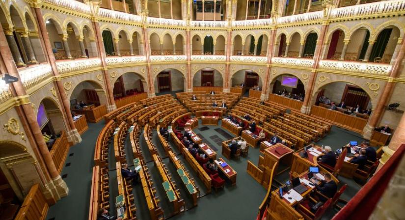 Politikai bunkósbot, orosz mintájú megfélemlítés – Az ellenzék nekiment a parlamentben szuverenitásvédelmi törvénynek