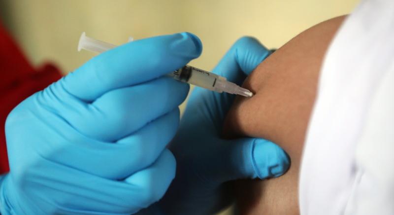 Felébredt a DNA: kinek használ az oltóanyagok beszerzésének ügye?