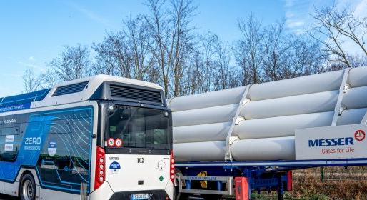 Decembertől egy éven át hét helyszínen tesztel hidrogén-üzemanyagcellás buszokat a HUMDA