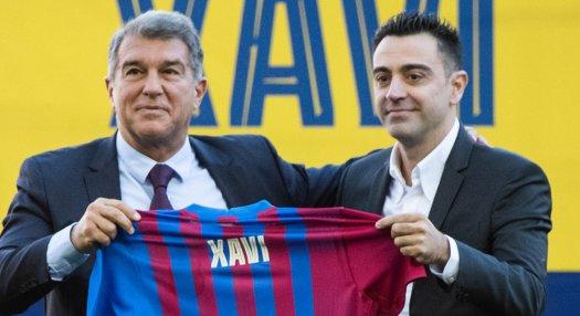 Értetlenül áll Xavi döntése előtt a Barcelona vezetése