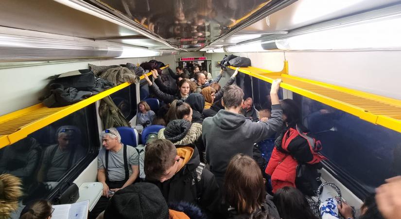 Vitézy Dávid megint nekiment Lázár Jánosnak, aki a Szeged-Szabadka vonallal büszkélkedett