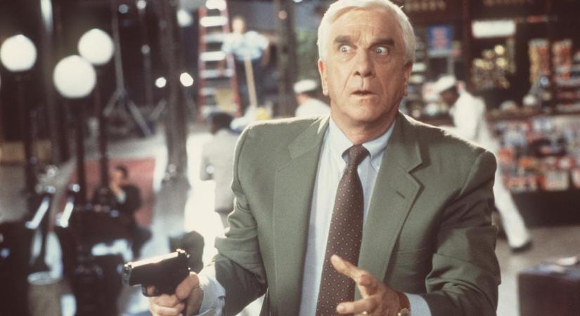 13 évvel ezelőtt halt meg Leslie Nielsen: nem hiszi el, hogy nézett ki fiatalon a Csupasz pisztoly-filmek sztárja – Fotókon a legenda