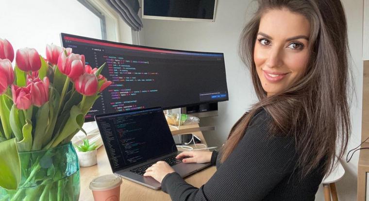 Egy férfi állhat az Instagramot meghódító programozónő profilja mögött