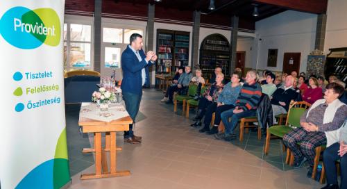 Pénzügyi és egészségügyi edukációban részesültek a pápai nyugdíjasok