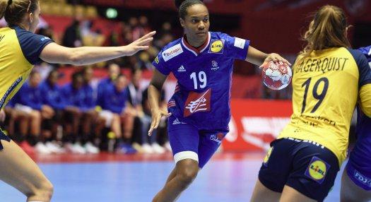 Olimpiai bajnok jobbátlövő a DVSC kézilabdacsapatában