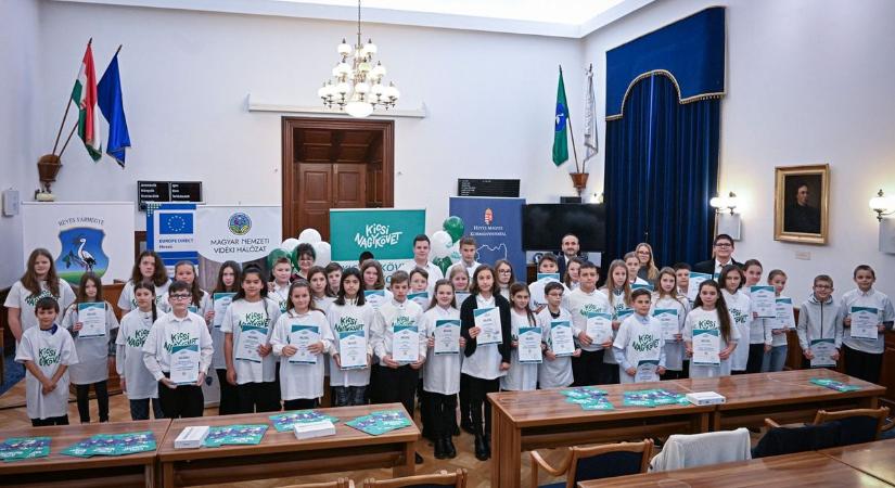 KicsiNagykövete lett Heves vármegyének is, hamarosan döntőzik  fotók