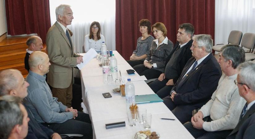 A református egyház tulajdonába került a bajánsenyei iskola