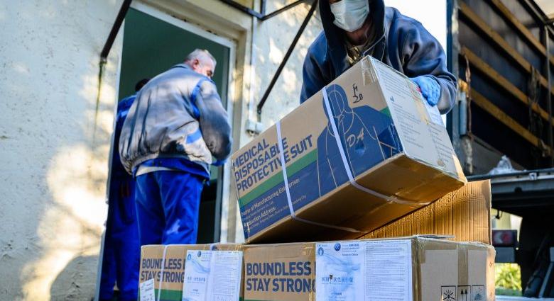 A közbeszerzések átka: hároméves késéssel kapták meg az iskolák a védőmaszkokat