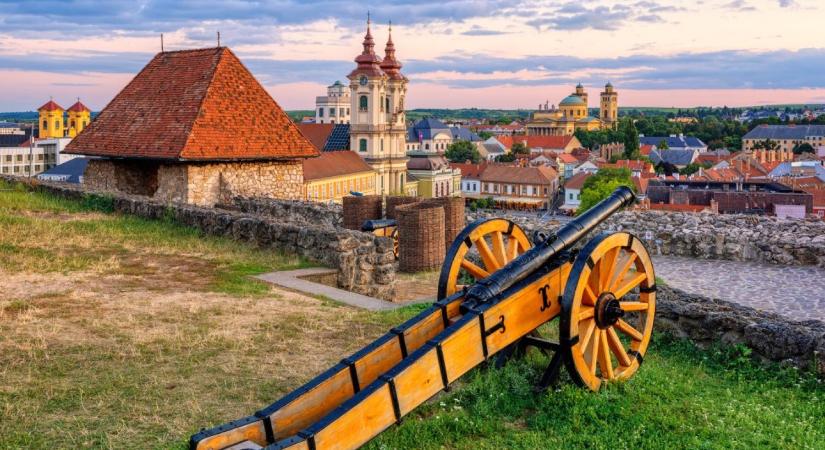 Amennyiben marad a vár igazgatója, két évet sem fog kibírni a vár