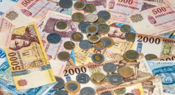 Estére formába lendült a forint