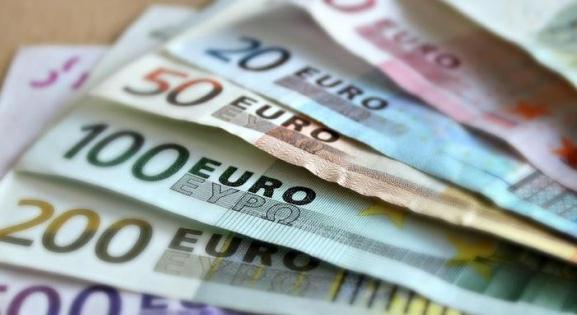 Szerencsés, aki este váltott csak eurót