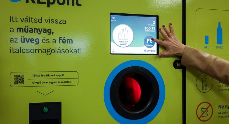 Bemutatták az új palackvisszaváltó-automatákat
