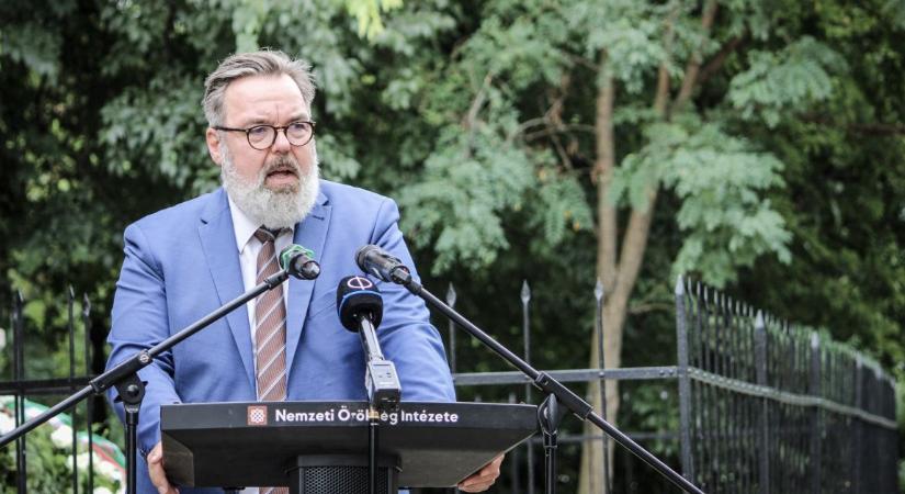 L. Simon álprüdériának tartja a Word Press-fotók kitiltását