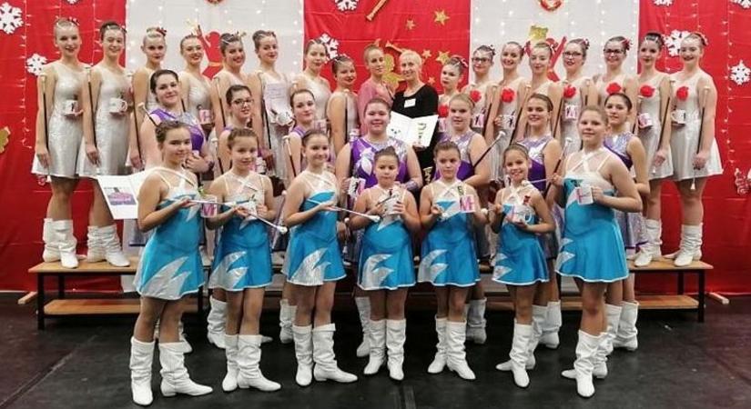 Kiválóan szerepeltek a szeghalmi mazsorettek Egerben
