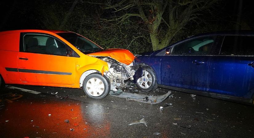 Csúnya baleset történt Szentes és Szarvas között: négy jármű ütközött – galériával