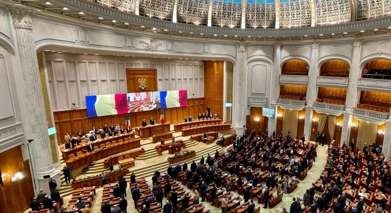 Nem esnek el a különnyugdíjtól a legalább egy mandátummal rendelkező képviselők és szenátorok