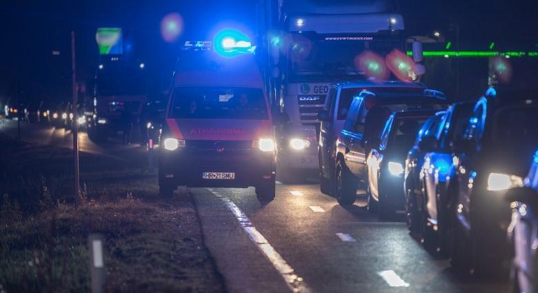 Két jármű ütközött, áll a forgalom Felsősófalvánál