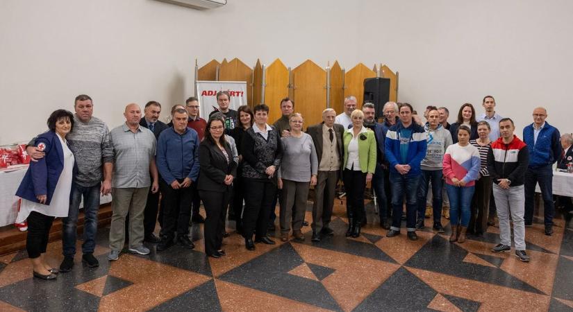 Emberségből mutatnak példát: elismerték a véradók önzetlenségét a salgótarjáni ünnepségen (fotók)