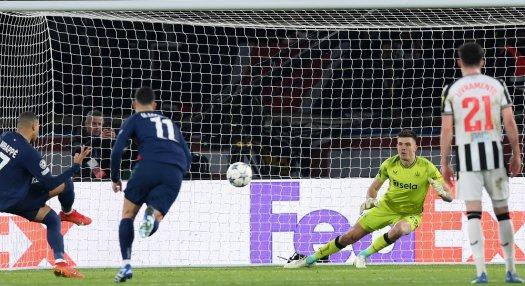 Véleményes büntetővel mentett pontot a PSG, a Manchester City kétgólos hátrányból fordított