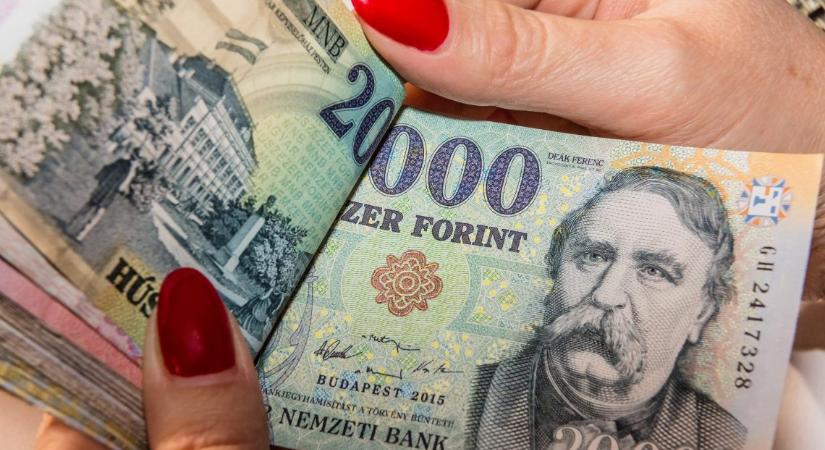 Erősödött kedd reggelre a forint