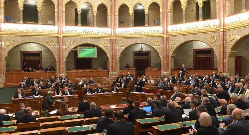 Rendkívüli parlamenti ülést hívna össze a Fidesz csütörtökre