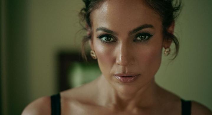 Ben Affleck kézzel írott levelét égeti el új videójában Jennifer Lopez
