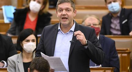 "Azt hallgatjuk tizenhárom éve, hogy mindjárt utolérjük Ausztriát, közben elmegy mellettünk Románia"