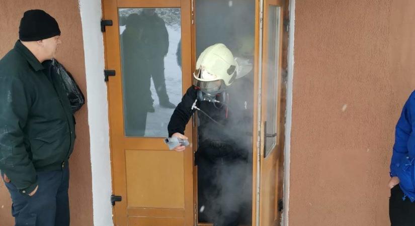 Füstszimulációs gyakorlatot tartottak a jászkunsági tűzoltók az erdélyieknek