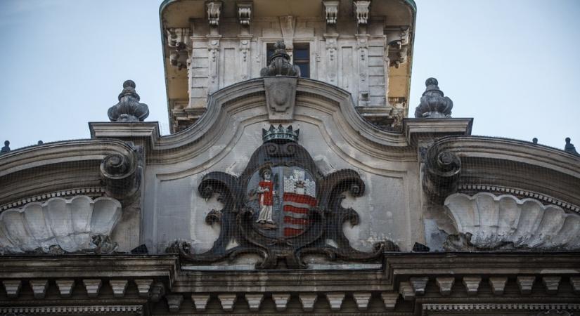 Közokirat-hamisítás miatt korábban eljárás alá vont ügyvédet rakna a győri választási bizottságba a jegyző