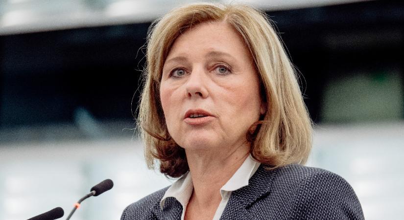 Věra Jourová: Képtelen vagyok előre látni, Orbán Viktor minek örül