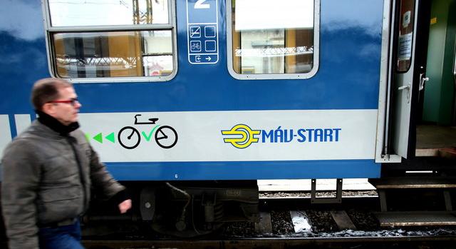 Az utasok kérései alapján jelentett be új menetrendet a MÁV