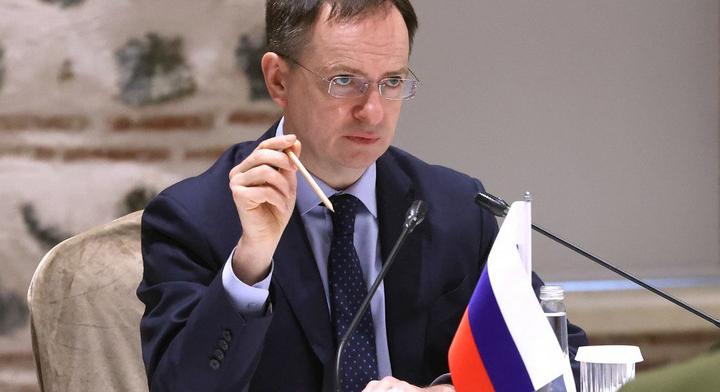 Volt orosz főtárgyaló: Ukrán életek százezreit menthette volna meg Kijev a békeszerződéssel