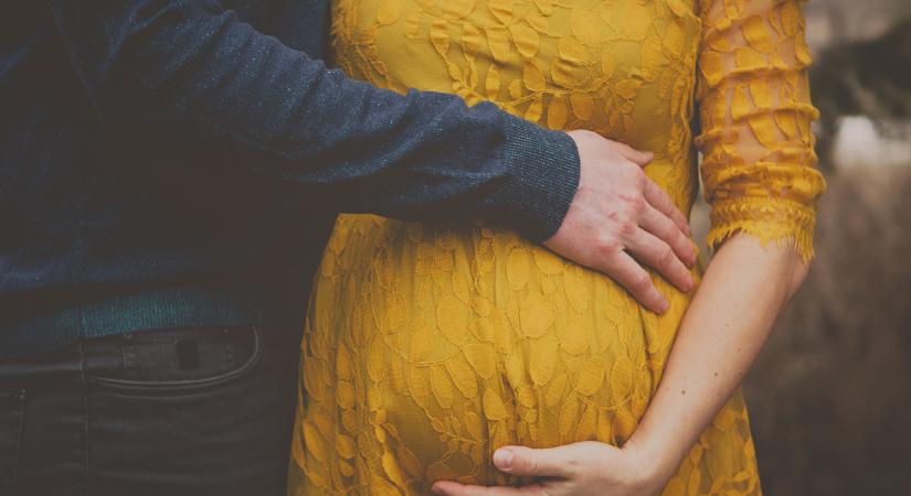 Mentőt hívtak a kismamához, de a férjét vitték kórházba