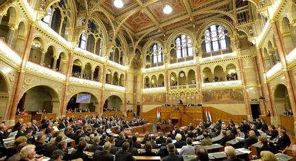 Rendkívüli parlamenti ülést hívna össze a Fidesz