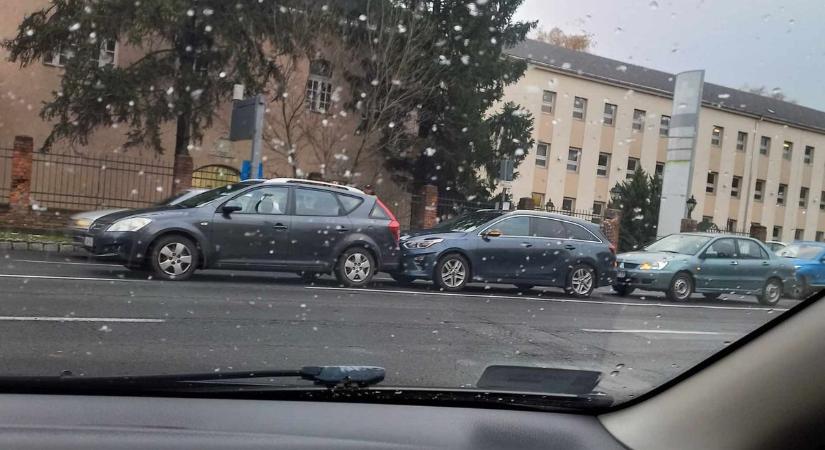 Hármas karambol a Csabai kapuban