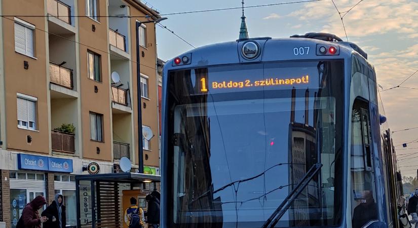 Két éve gördül két város közt a tram-train – szavazóval