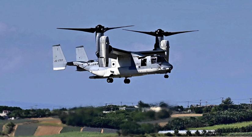 Lángolt a hajtómű, a tengerbe csapódott egy amerikai repülő Japán mellett
