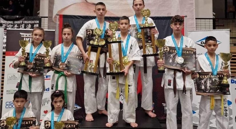 Nyugaton hódítottak a szolnoki karatésok