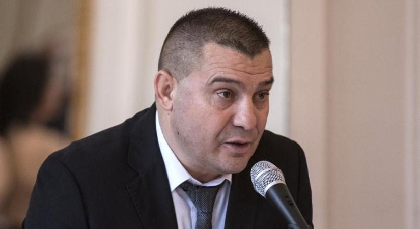 Első fokon négy év börtönre ítélte a bíróság Agócs Jánost, az Országos Roma Önkormányzat volt elnökét