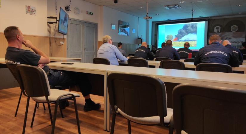 Tűzoltás-technikai vívmányokat mutattak be Szolnokon