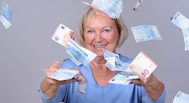 Kiderült! Sok pénzt kapnak ezek a nyugdíjasok
