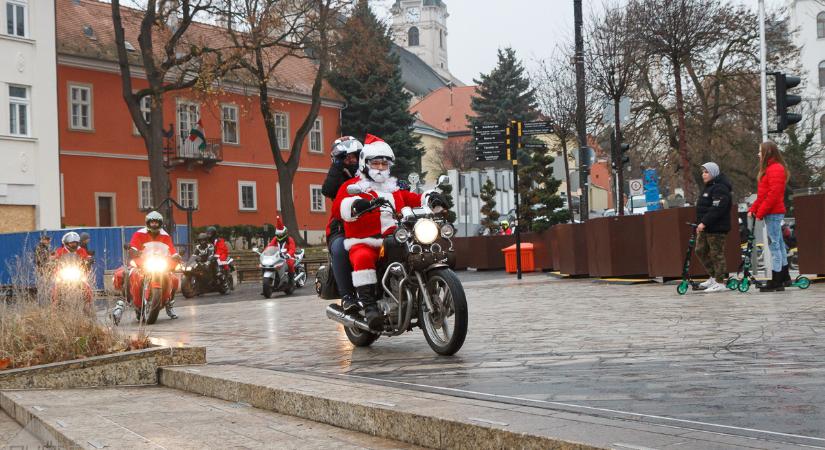 Ismét motorra pattannak a Mikulások Győrben