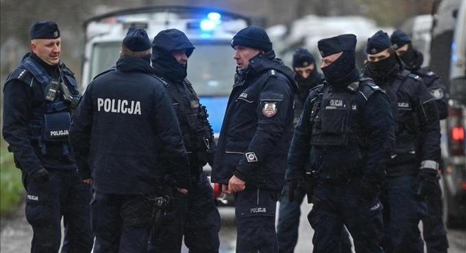 Késsel támadt a diákokra egy fiú egy lengyel iskolában